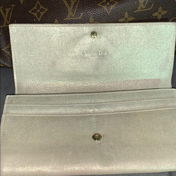 Dior Gold Wallet  Beautiful Bag & temp. Price drop - Picture 4 of 8